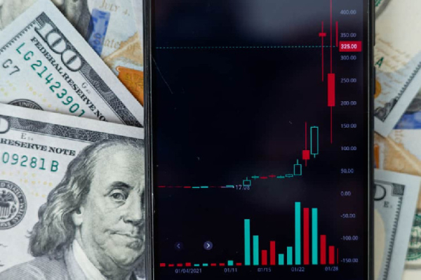 Short squeeze alert for January 2024: Two cryptocurrencies with potential to skyrocket