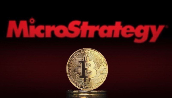 Will MicroStrategy stock suffer from a Bitcoin ETF approval?